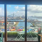 Sailortown Stays - 4 Star Luxury Apartment